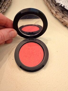 Younique MOODSTRUCK PRESSED BLUSHER in SISTERLY